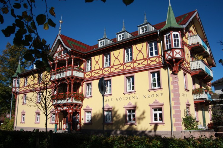 Die Goldene Krone in St. Märgen beherbergt heute ein weit über die Region hinaus bekanntes Landfrauen-Café und Wohnungen.